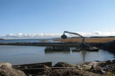 Комплексная очистка водоема от ила и водорослей